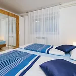 Traumhaftes Mit Eigenem Weinkeller, Hydromassagedusche, Meerblick - Nur 480 Meter Zum Apartmán *