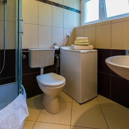 Traumhaftes Mit Eigenem Weinkeller, Hydromassagedusche, Meerblick - Nur 480 Meter Zum Apartman *