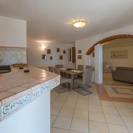 Apartman Traumhaftes Mit Eigenem Weinkeller, Hydromassagedusche, Meerblick - Nur 480 Meter Zum Crikvenica