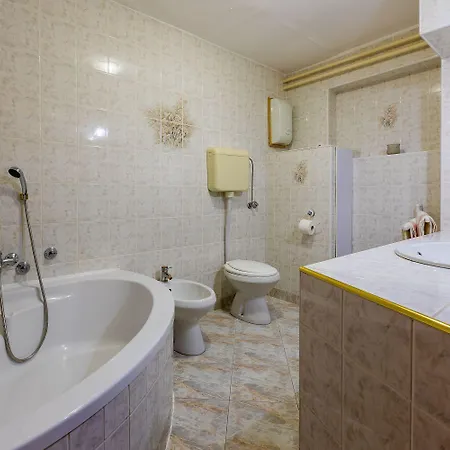 Traumhaftes Mit Eigenem Weinkeller, Hydromassagedusche, Meerblick - Nur 480 Meter Zum Apartment *