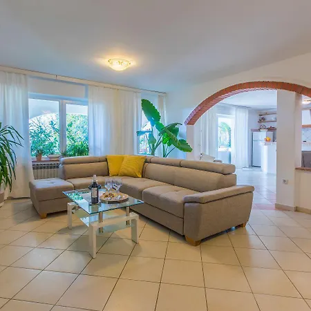 Traumhaftes Mit Eigenem Weinkeller, Hydromassagedusche, Meerblick - Nur 480 Meter Zum アパート ツリクヴェニツァ